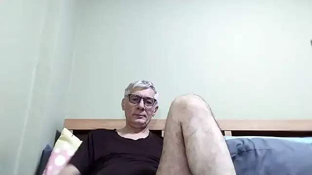 Snapshot of BIGUNCUTHARDCOCK chatting on 11.04.25 BIGUNCUTHARDCOCK online show from 11.04.25