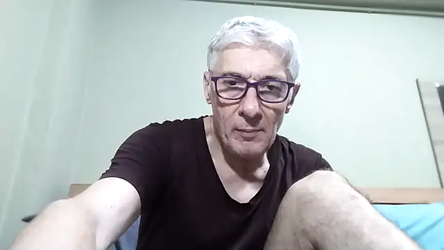 Snapshot of BIGUNCUTHARDCOCK chatting on 11.11.25 BIGUNCUTHARDCOCK online show from 11.11.25