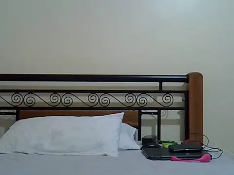 Snapshot of Giannah01 chatting on 11.08.25 Giannah01 online show from 11.08.25