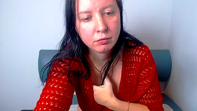 Snapshot of Longhairgirl chatting on 12.18.24 Longhairgirl online show from 12.18.24