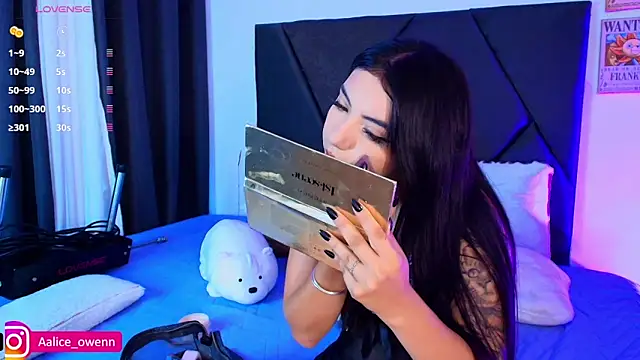 Aliceowenn online show from 11.12.25