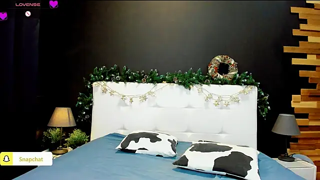 Snapshot of Julianna_Jami chatting on 12.12.24 Julianna Jami online show from 12.12.24