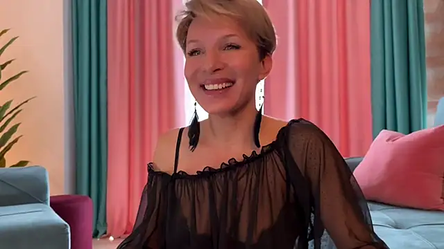 Snapshot of UrGoddessJenny chatting on 10.27.25 UrGoddessJenny online show from 10.27.25