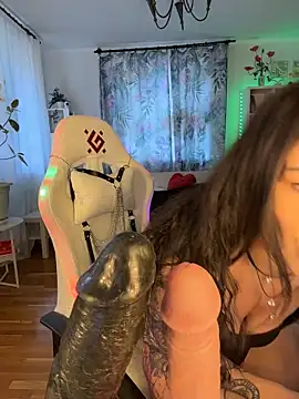 Snapshot of _AHHA_ chatting on 10.18.25 AHHA online show from 10.18.25