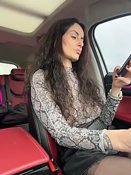 Snapshot of _AHHA_ chatting on 10.27.25 AHHA online show from 10.27.25