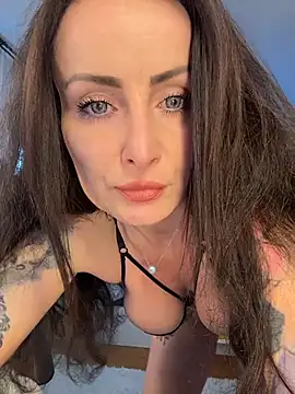 Snapshot of _AHHA_ chatting on 11.01.25 AHHA online show from 11.01.25