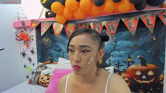 charlotte-11 online show from 10.10.25