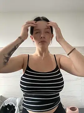 Snapshot of RoxiBlack chatting on 10.01.25 RoxiBlack online show from 10.01.25