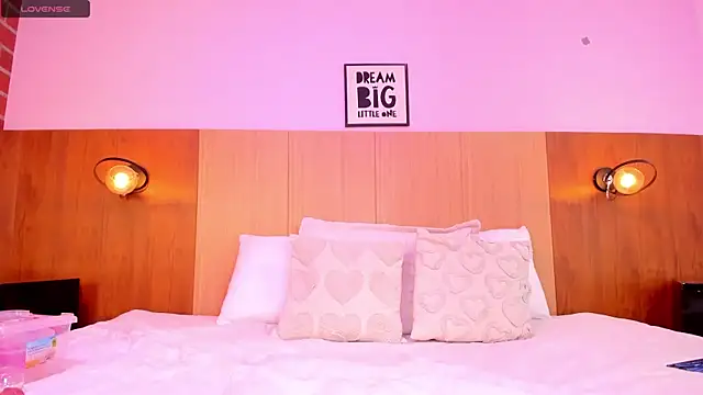 EmmaBakeer online show from 01.12.25