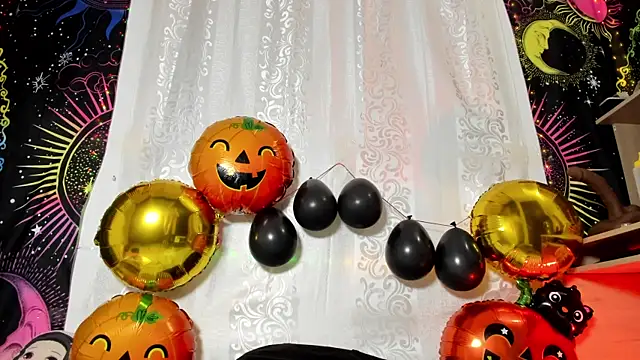 Snapshot of daarklover chatting on 10.31.25 daarklover online show from 10.31.25