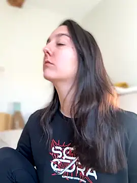 Snapshot of _Juliette chatting on 11.04.25 Juliette online show from 11.04.25