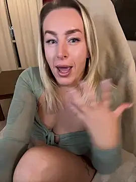 Snapshot of ChristyAdair chatting on 01.12.25 ChristyAdair online show from 01.12.25