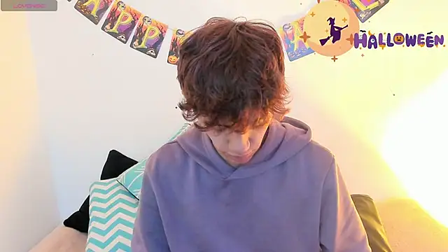 Snapshot of Tomy_Rox chatting on 10.26.25 Tomy Rox online show from 10.26.25