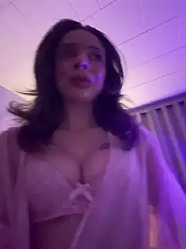 Snapshot of greedybratt chatting on 05.08.26 greedybratt online show from 05.08.26