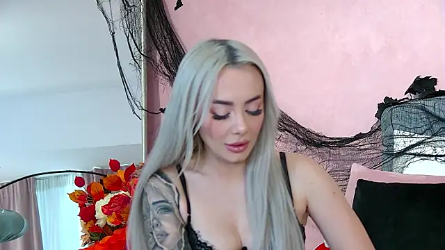 Snapshot of FrancescaMcGray chatting on 10.30.25 FrancescaMcGray online show from 10.30.25