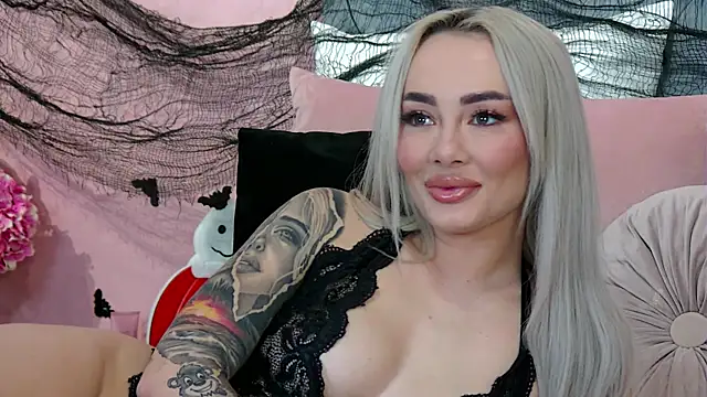 Snapshot of FrancescaMcGray chatting on 11.02.25 FrancescaMcGray online show from 11.02.25