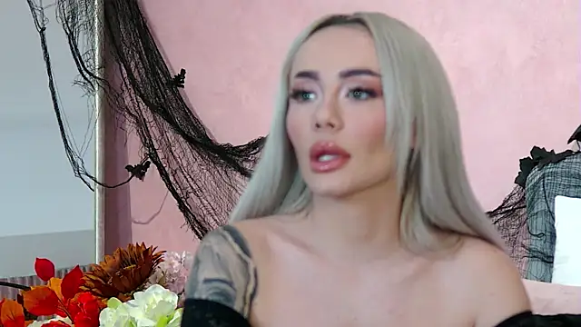 Snapshot of FrancescaMcGray chatting on 11.04.25 FrancescaMcGray online show from 11.04.25