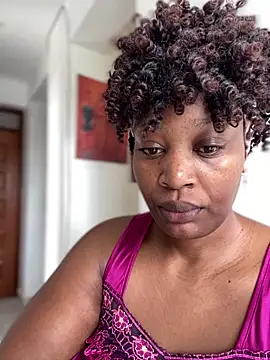 MsWhiteChocolatte online show from 04.17.26