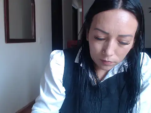 Laura martin  online show from 03.10.25