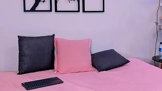 scarlett johs online show from 10.17.25