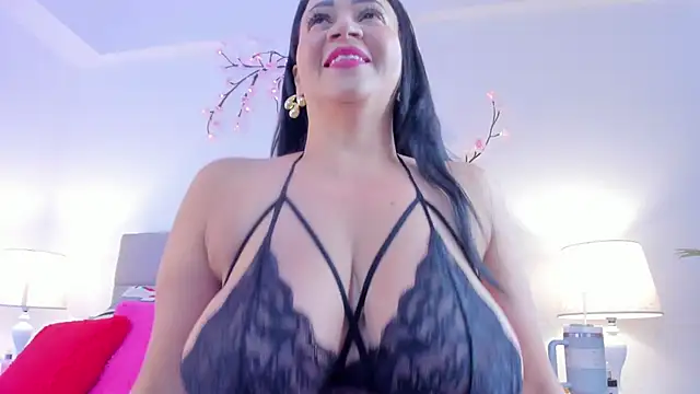 Snapshot of sophie-newton chatting on 09.29.25 sophie-newton online show from 09.29.25