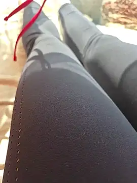 Snapshot of SexyErola27 chatting on 10.08.25 SexyErola27 online show from 10.08.25