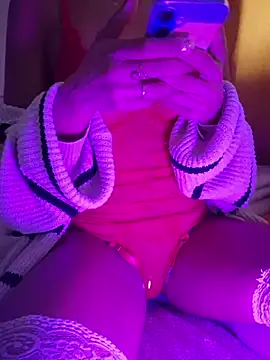 Snapshot of SexyErola27 chatting on 10.12.25 SexyErola27 online show from 10.12.25