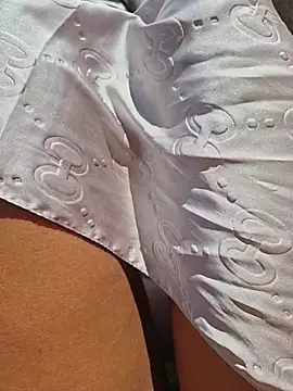 Snapshot of SexyErola27 chatting on 10.27.25 SexyErola27 online show from 10.27.25