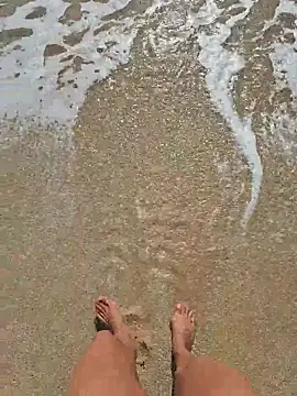 Snapshot of SexyErola27 chatting on 10.31.25 SexyErola27 online show from 10.31.25