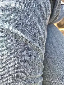 Snapshot of SexyErola27 chatting on 11.17.25 SexyErola27 online show from 11.17.25