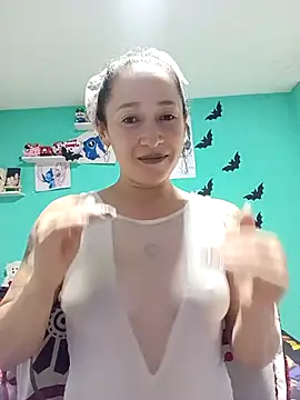 Snapshot of emilypoppy3 chatting on 10.21.25 emilypoppy3 online show from 10.21.25