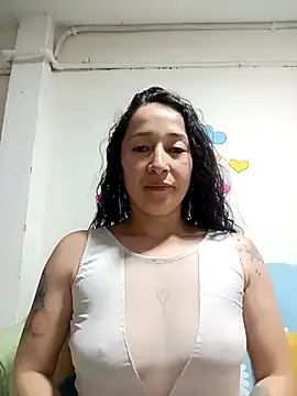 Snapshot of emilypoppy3 chatting on 10.27.25 emilypoppy3 online show from 10.27.25