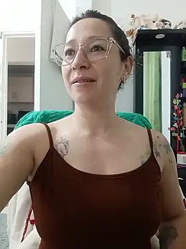 Snapshot of emilypoppy3 chatting on 06.25.26 emilypoppy3 online show from 06.25.26