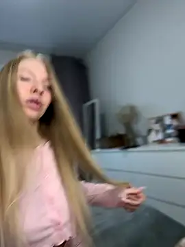 Snapshot of NewLale chatting on 10.10.25 NewLale online show from 10.10.25