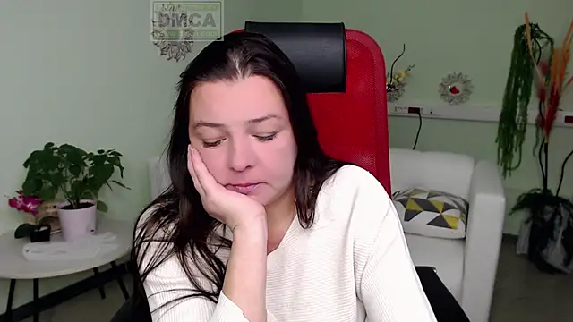 Snapshot of Lily_flower7 chatting on 10.13.25 Lily flower7 online show from 10.13.25