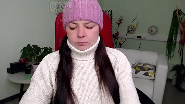 Snapshot of Lily_flower7 chatting on 10.21.25 Lily flower7 online show from 10.21.25