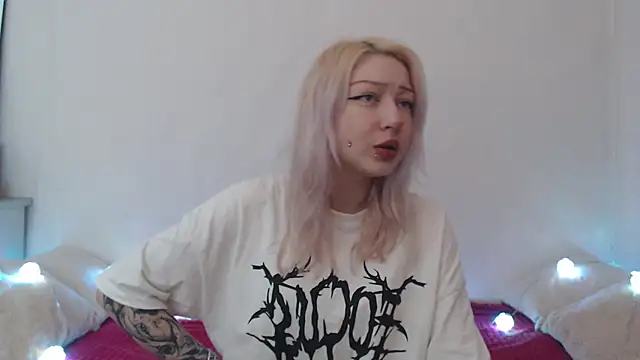 Snapshot of Emily_hardcore chatting on 07.18.26 Emily hardcore online show from 07.18.26