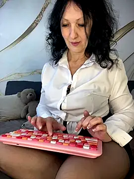 Katie-n online show from 09.15.25