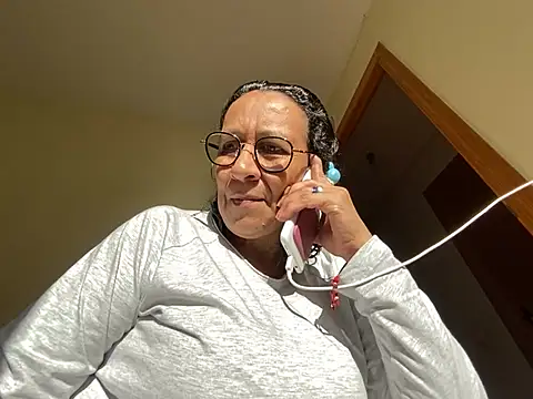 Snapshot of sweeviolet chatting on 12.14.24 sweeviolet online show from 12.14.24