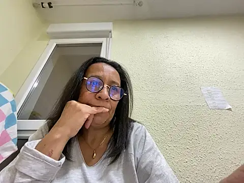 Snapshot of sweeviolet chatting on 12.14.24 sweeviolet online show from 12.14.24