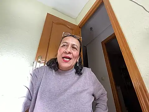 Snapshot of sweeviolet chatting on 12.19.24 sweeviolet online show from 12.19.24