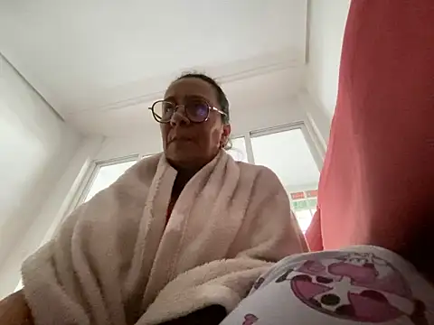 Snapshot of sweeviolet chatting on 01.11.25 sweeviolet online show from 01.11.25