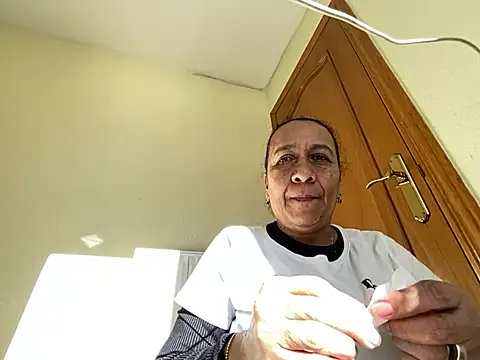 Snapshot of sweeviolet chatting on 01.13.25 sweeviolet online show from 01.13.25