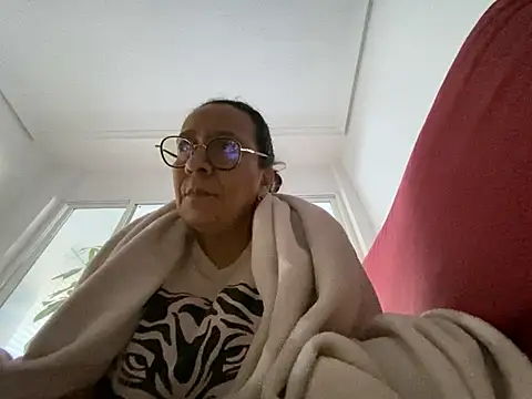 Snapshot of sweeviolet chatting on 01.18.25 sweeviolet online show from 01.18.25