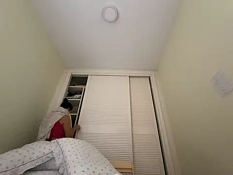 Snapshot of sweeviolet chatting on 01.26.25 sweeviolet online show from 01.26.25