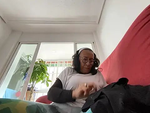 Snapshot of sweeviolet chatting on 01.27.25 sweeviolet online show from 01.27.25