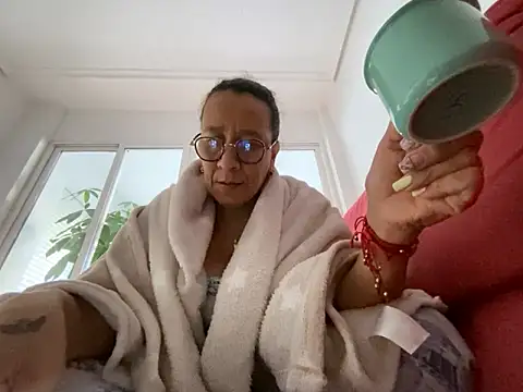 Snapshot of sweeviolet chatting on 02.09.25 sweeviolet online show from 02.09.25