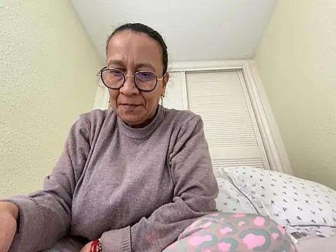 Snapshot of sweeviolet chatting on 02.23.25 sweeviolet online show from 02.23.25