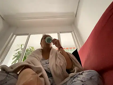 Snapshot of sweeviolet chatting on 03.02.25 sweeviolet online show from 03.02.25