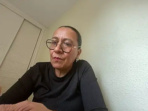 Snapshot of sweeviolet chatting on 03.03.25 sweeviolet online show from 03.03.25